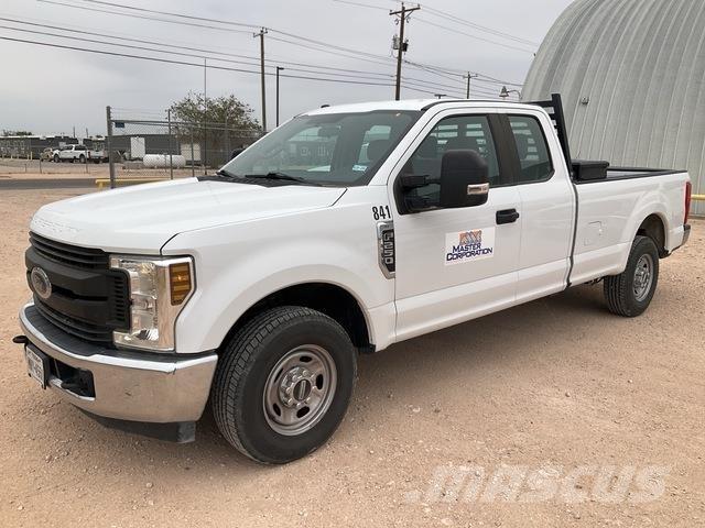 Ford F-250 皮卡.傳統半斗卡車/側卸板