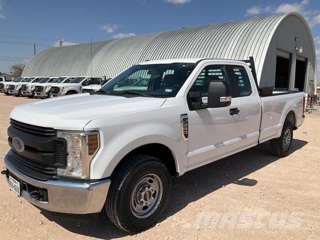 Ford F-250 皮卡.傳統半斗卡車/側卸板