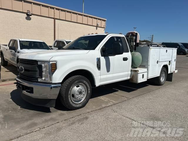 Ford F-350 皮卡.傳統半斗卡車/側卸板