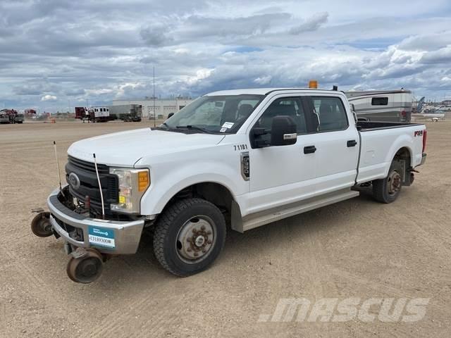 Ford F-350 皮卡.傳統半斗卡車/側卸板