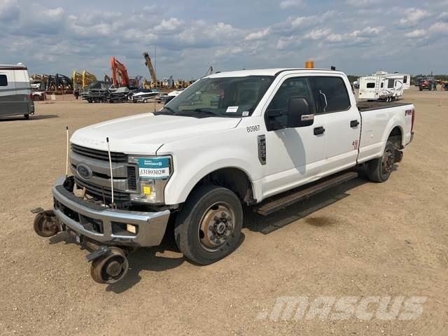 Ford F-350 皮卡.傳統半斗卡車/側卸板