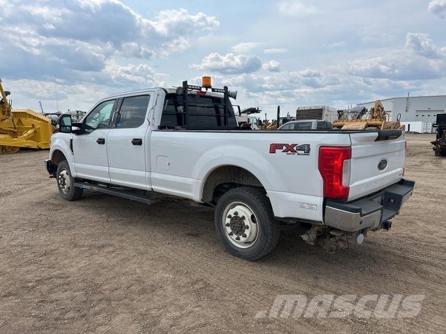 Ford F-350 皮卡.傳統半斗卡車/側卸板
