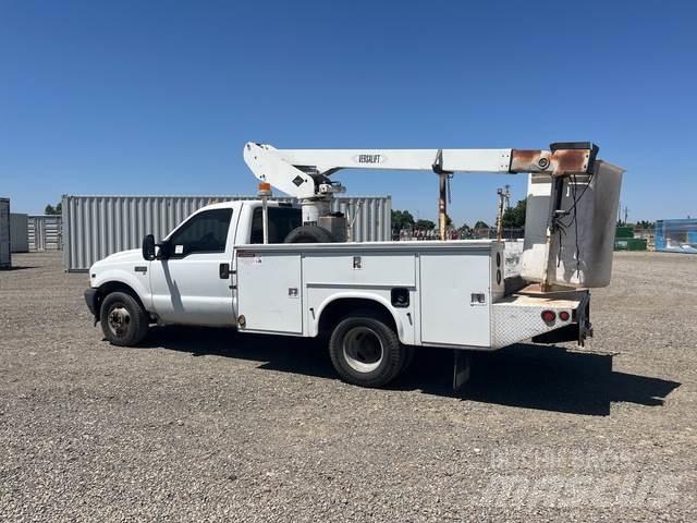 Ford F-350 卡車裝載高空作業車