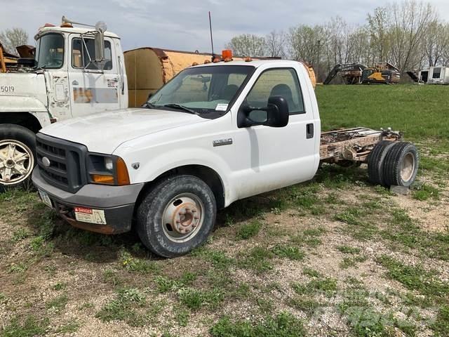 Ford F-350 駕駛室與內部