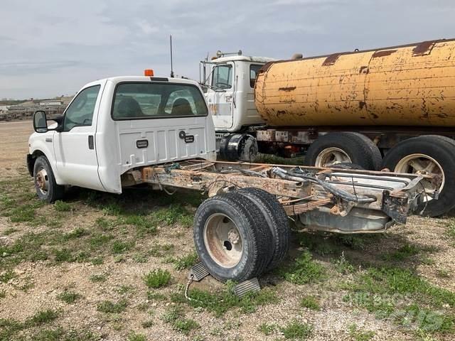 Ford F-350 駕駛室與內部