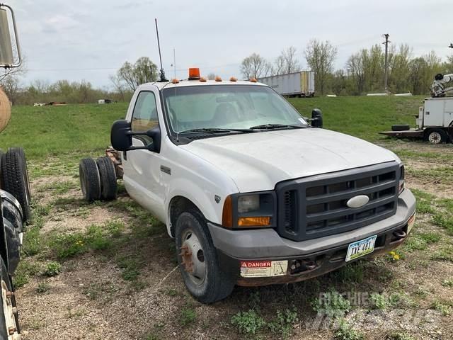Ford F-350 駕駛室與內部