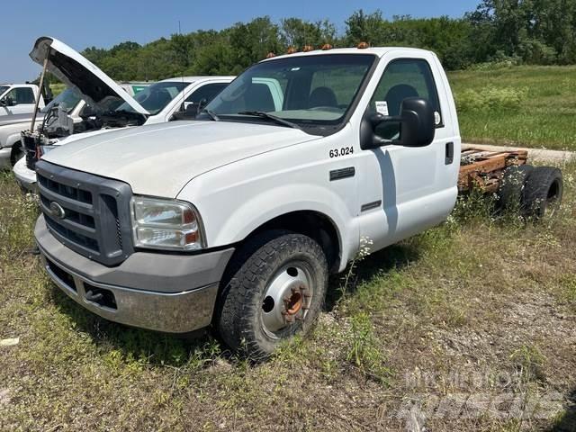 Ford F-350 駕駛室與內部