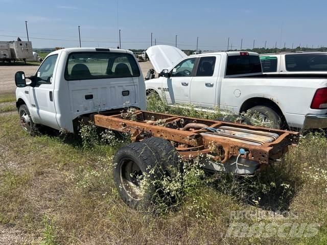 Ford F-350 駕駛室與內部