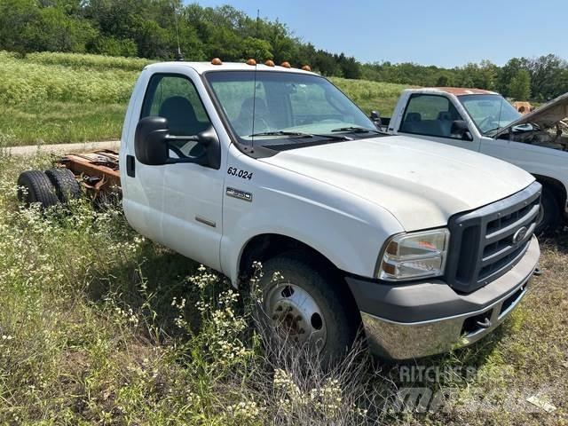Ford F-350 駕駛室與內部