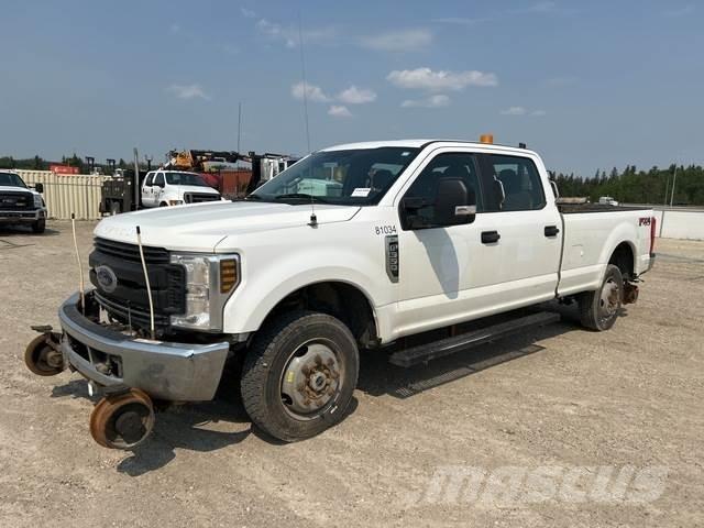 Ford F-350 皮卡.傳統半斗卡車/側卸板