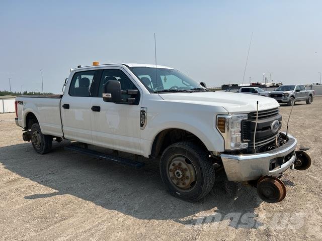 Ford F-350 皮卡.傳統半斗卡車/側卸板