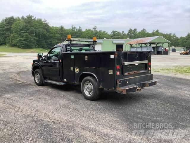 Ford F-350 皮卡.傳統半斗卡車/側卸板