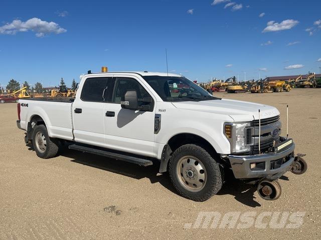 Ford F-350 皮卡.傳統半斗卡車/側卸板