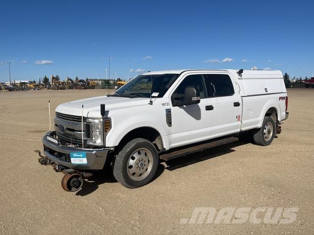 Ford F-350 皮卡.傳統半斗卡車/側卸板