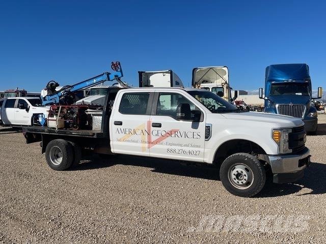 Ford F-350 移動式鑽機車