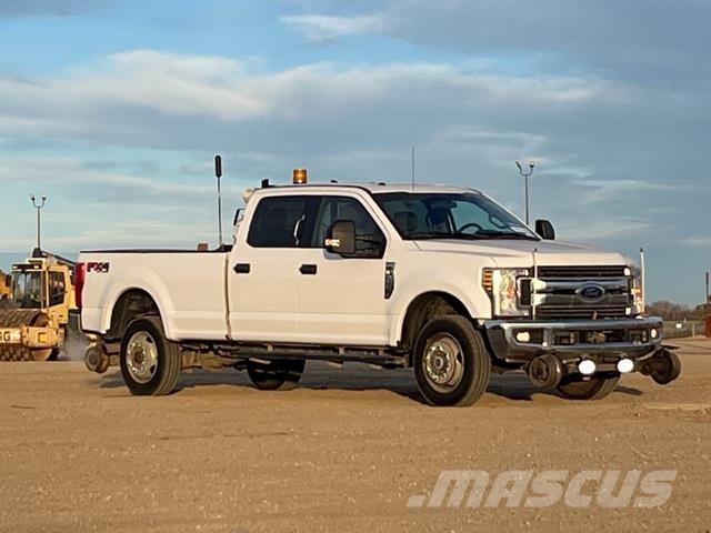 Ford F-350 皮卡.傳統半斗卡車/側卸板