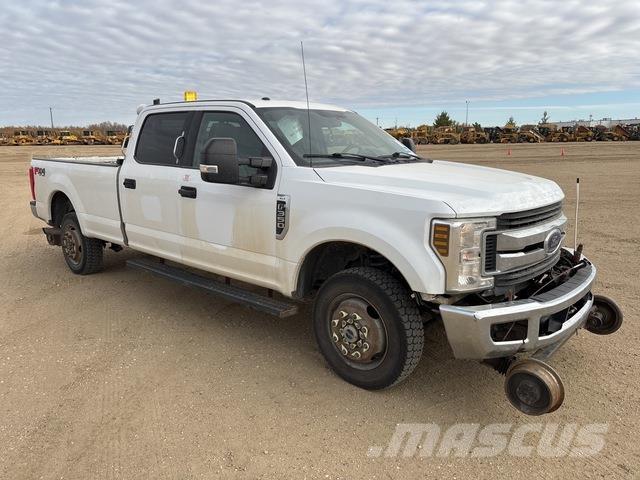 Ford F-350 皮卡.傳統半斗卡車/側卸板