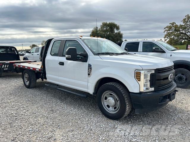 Ford F-350 平板式/側卸式卡車
