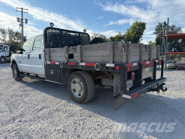 Ford F-350 平板式/側卸式卡車