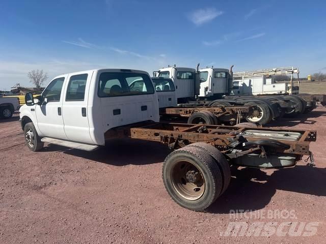 Ford F-450 駕駛室與內部