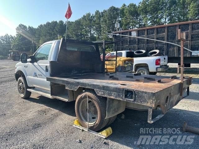 Ford F-450 平板式/側卸式卡車