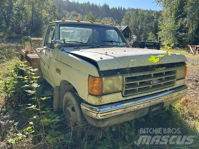 Ford F-450 平板式/側卸式卡車