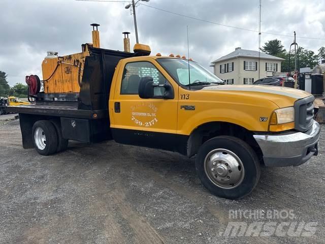 Ford F-450 平板式/側卸式卡車
