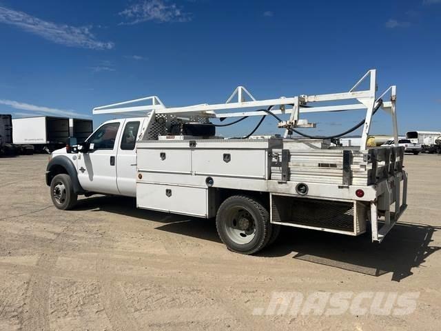 Ford F-450 平板式/側卸式卡車