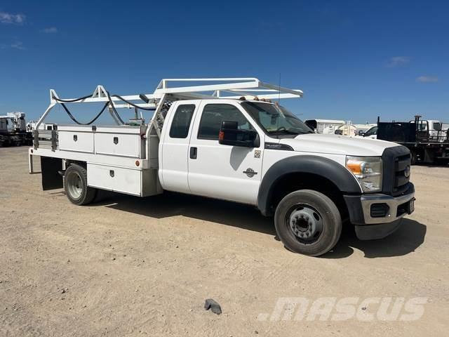 Ford F-450 平板式/側卸式卡車