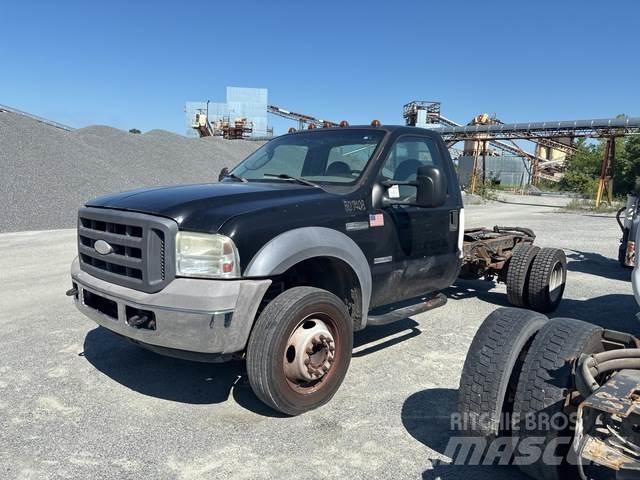 Ford F-450 駕駛室與內部