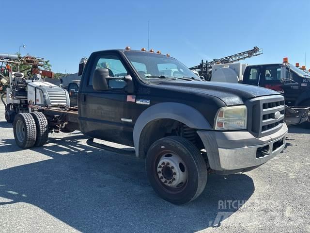 Ford F-450 駕駛室與內部