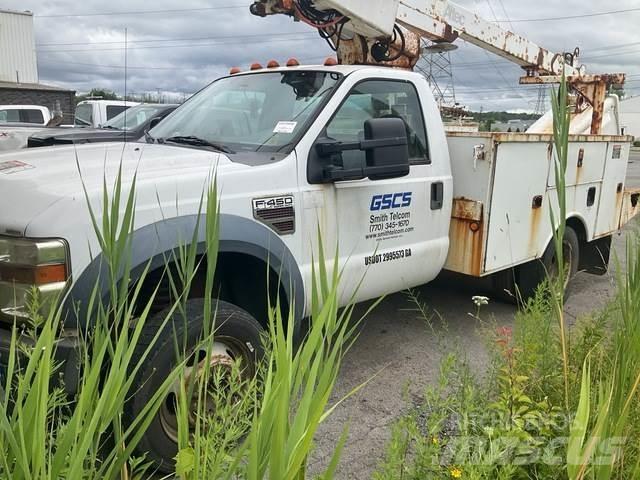Ford F-450 卡車裝載高空作業車