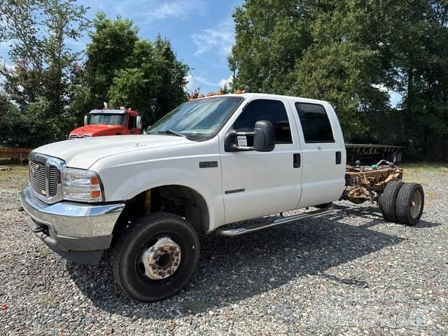 Ford F-450 駕駛室與內部