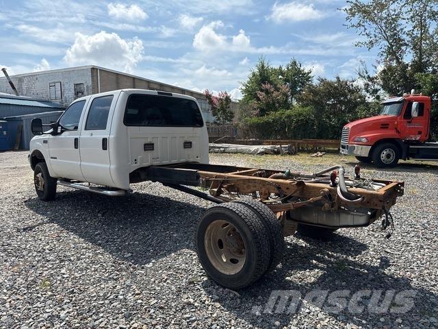 Ford F-450 駕駛室與內部
