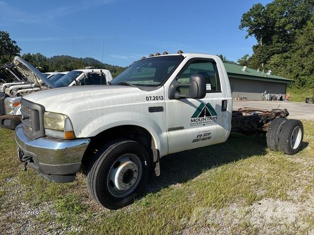 Ford F-450 駕駛室與內部