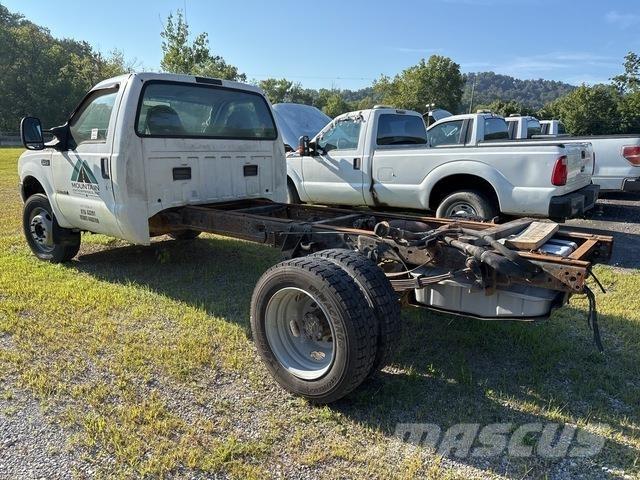 Ford F-450 駕駛室與內部