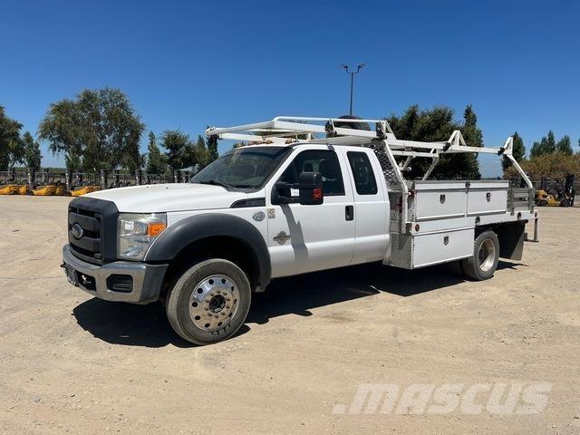 Ford F-450 平板式/側卸式卡車
