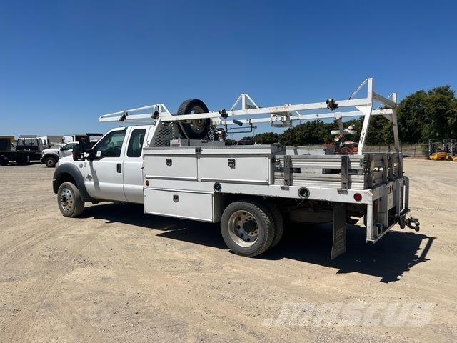 Ford F-450 平板式/側卸式卡車