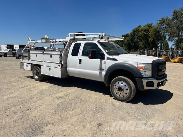 Ford F-450 平板式/側卸式卡車