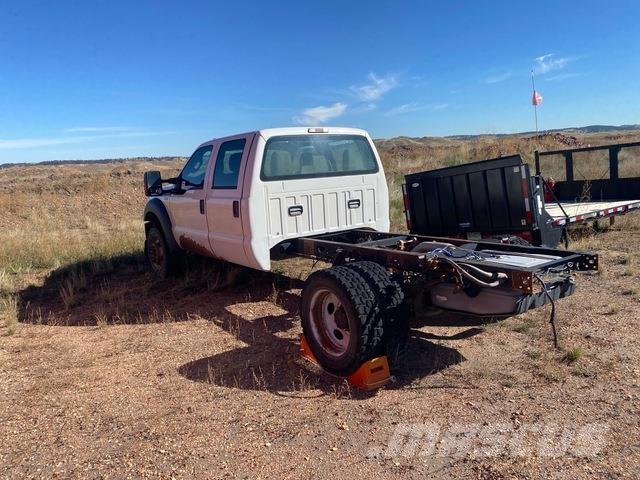 Ford F-450 駕駛室與內部