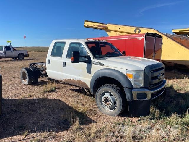 Ford F-450 駕駛室與內部