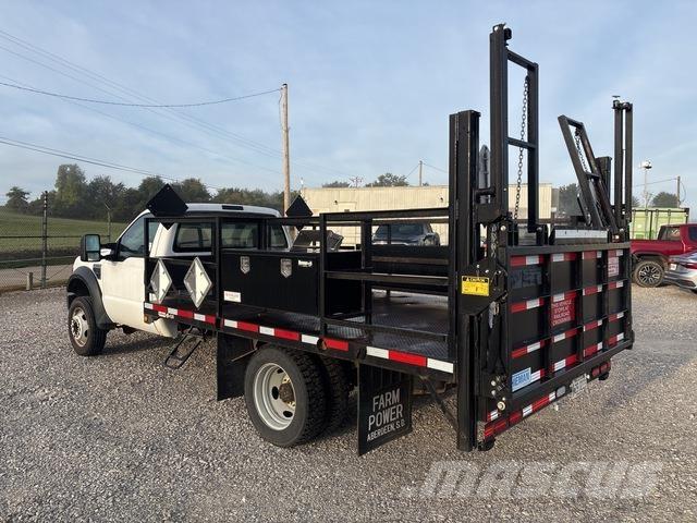 Ford F-450 平板式/側卸式卡車