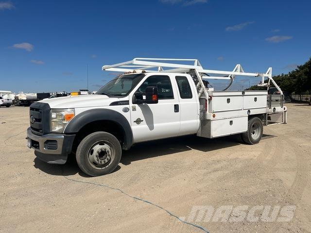 Ford F-450 平板式/側卸式卡車