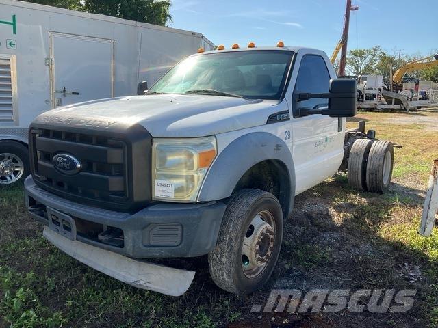 Ford F-450 XL 駕駛室與內部