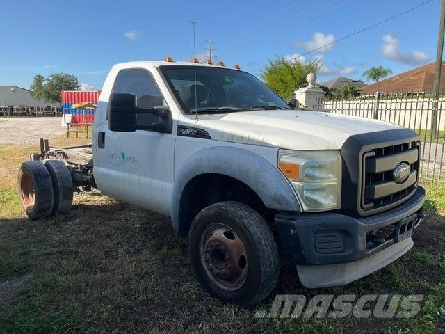 Ford F-450 XL 駕駛室與內部
