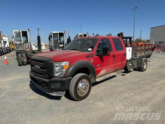 Ford F-550 平板式/側卸式卡車