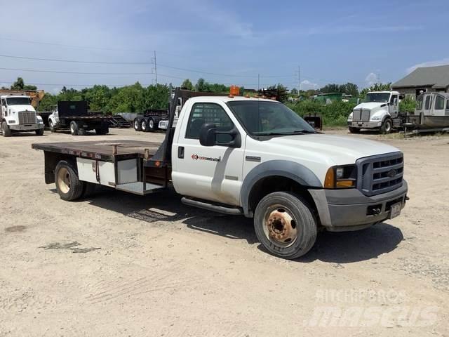 Ford F-550 平板式/側卸式卡車