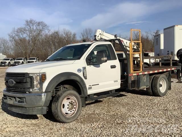 Ford F-550 平板式/側卸式卡車