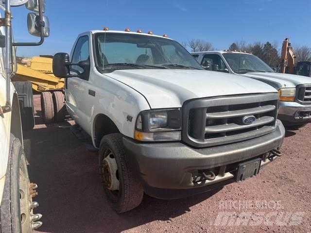 Ford F-550 駕駛室與內部