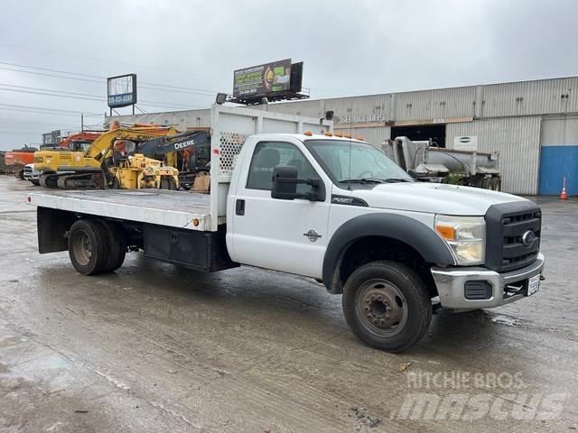 Ford F-550 平板式/側卸式卡車